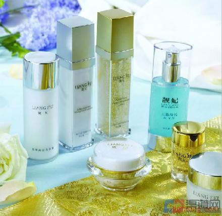 靚妃化妝品 品牌形象、連鎖裝修與加盟全解析